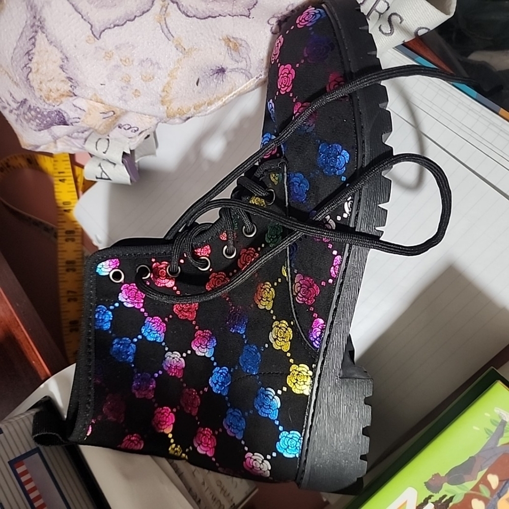 Womens Ankle Print Combat Boots. Us Size 8.5 - Picture 3 of 4